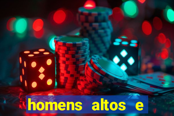 homens altos e sarados pelados